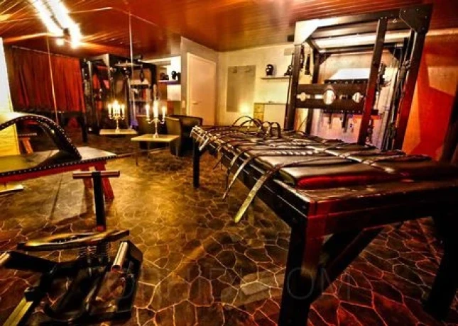 Heaven&Hell Domina Erotikhaus — 1 / 23