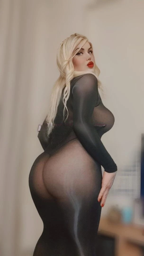 Melania Spinoza — 3 / 12