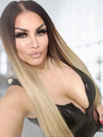 Lady Aylin Köln — 15 / 24