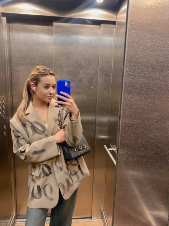 Vip escort Ramona — 4 / 5