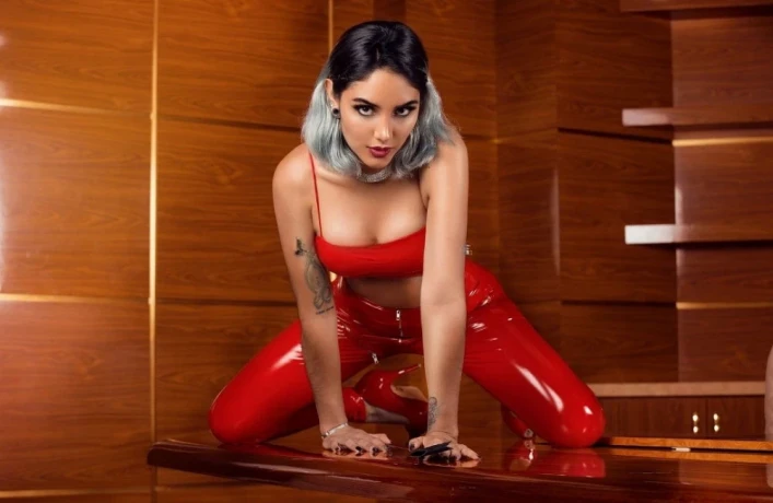 Scarlet — 3 / 8