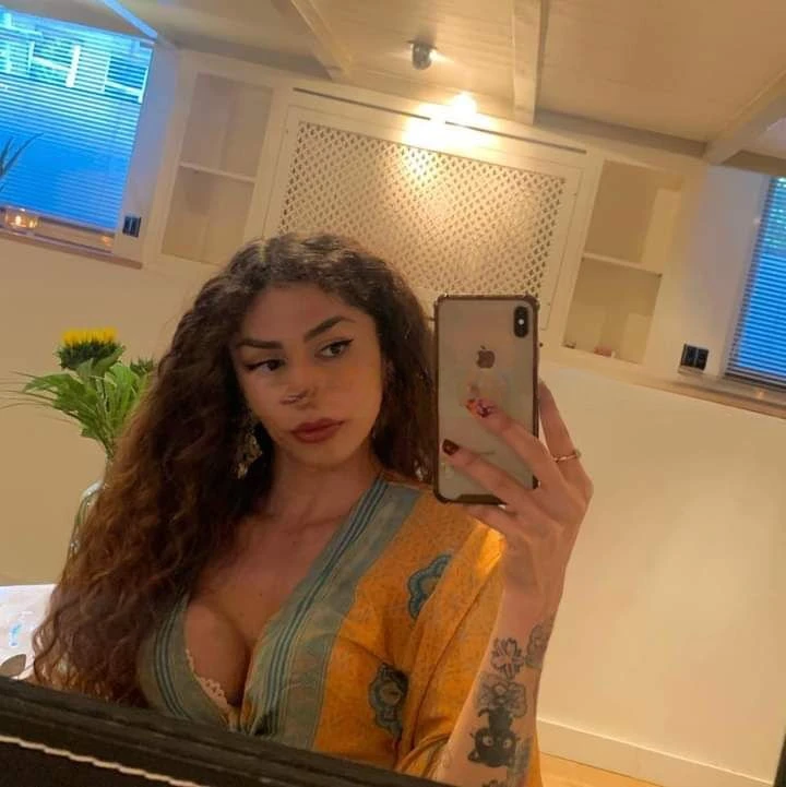 Eduarda Ts — 2 / 11