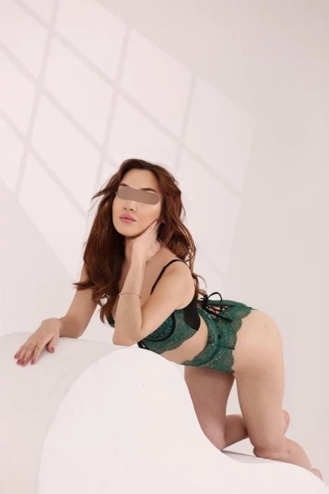 Alina — 2 / 3