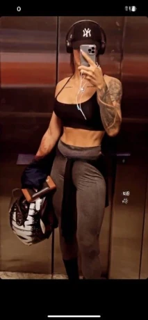 Bianca Andrade — 2 / 12