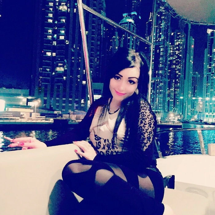 Sara — 3 / 4
