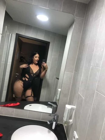 TS Vanessa — 18 / 24