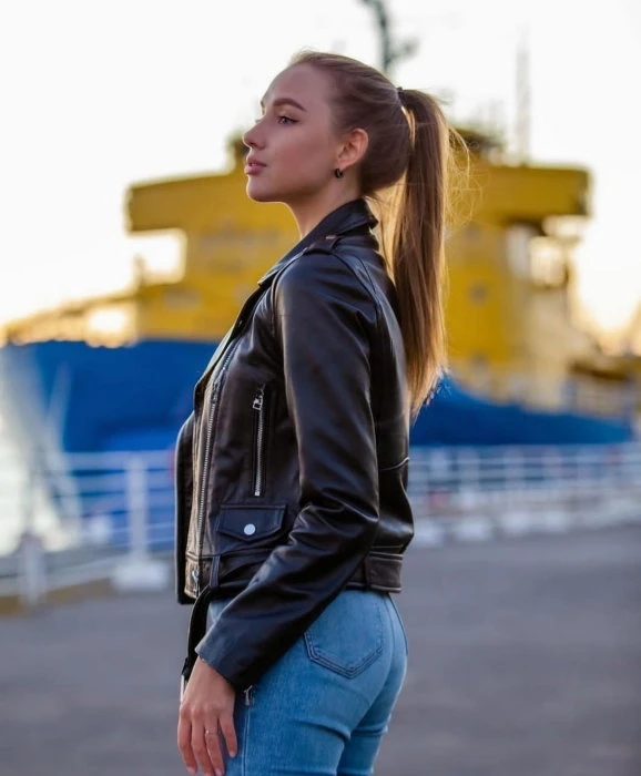Vika — 3 / 4