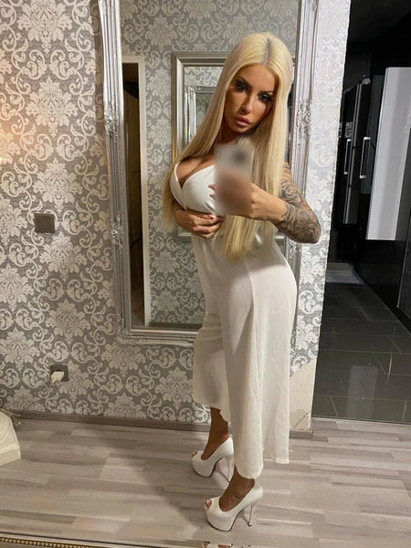 Gina Gold — 3 / 9