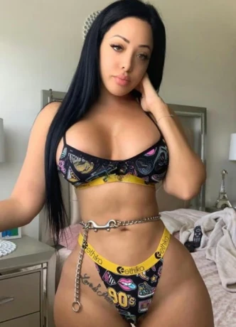 Busty Nikolina — 1 / 6