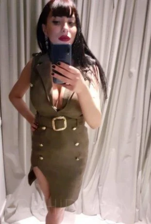 Mia — 3 / 7