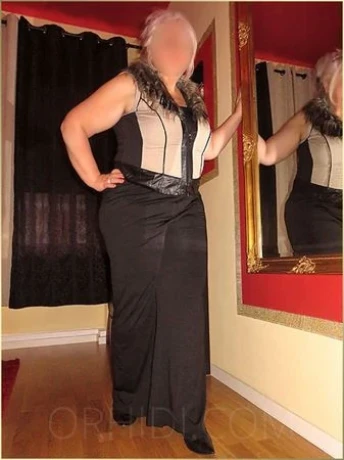 Bea Nacktfrisörin wieder da!! — 1 / 12