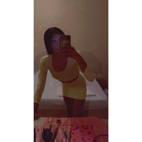 Estefany Morena — 10 / 12