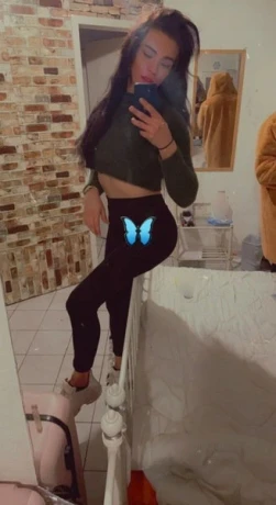 Trans Roxy Cohen — 7 / 9