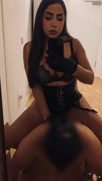 Mistress Jolie Fetisch Domina — 18 / 24