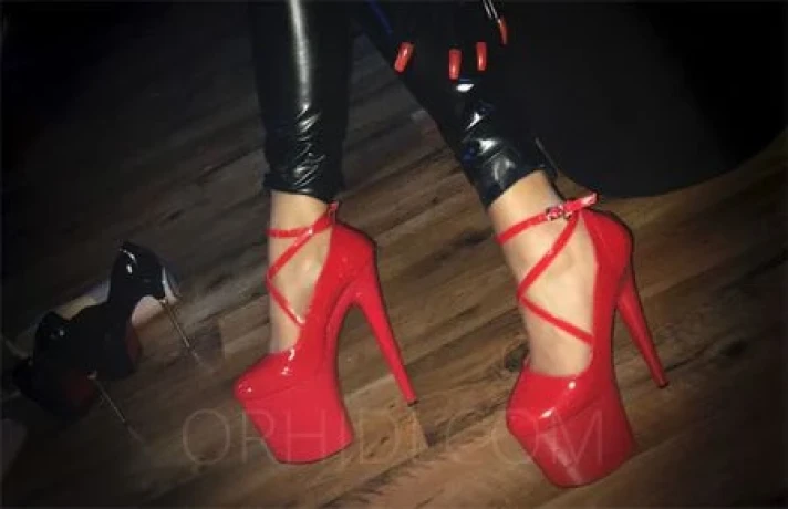 Lady Sarah Lee * Deutsche Domina* — 9 / 23