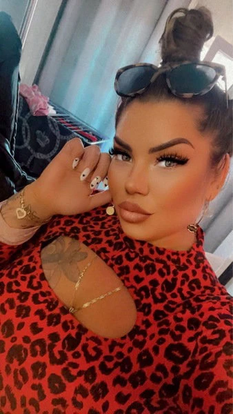 Latifa — 16 / 24