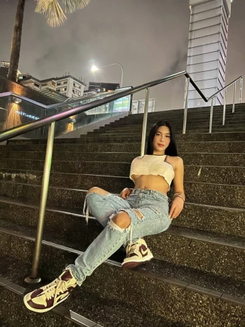 Feminine Shona — 7 / 12