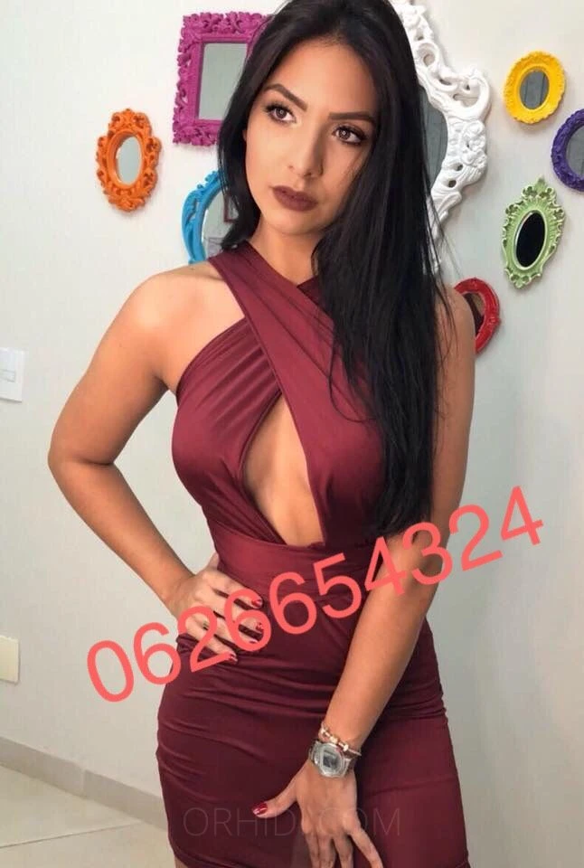Camila — 2 / 9