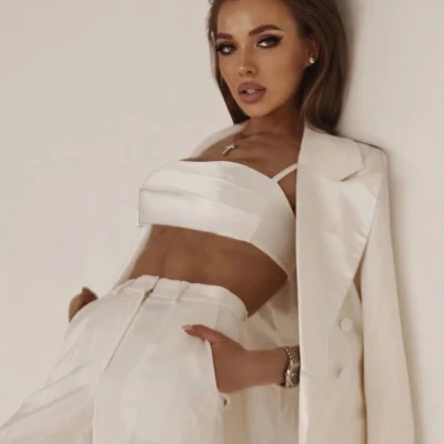 Amber, Escort, Semarapura