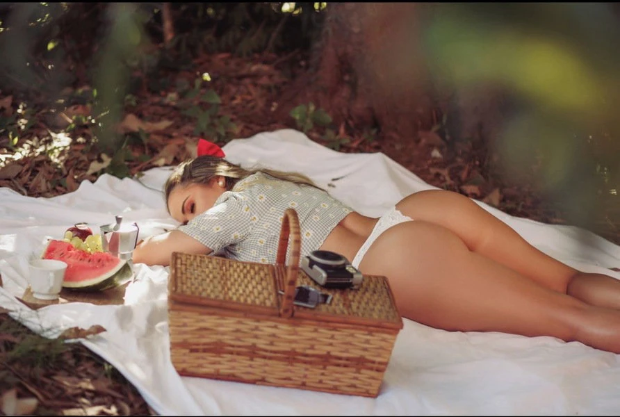 Luiza Brasil 20 J. — 2 / 3