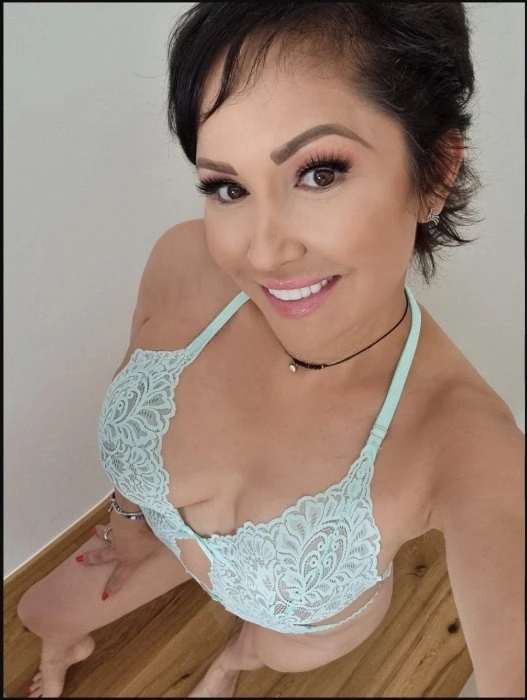 Rusa, Escort, Luxembourg
