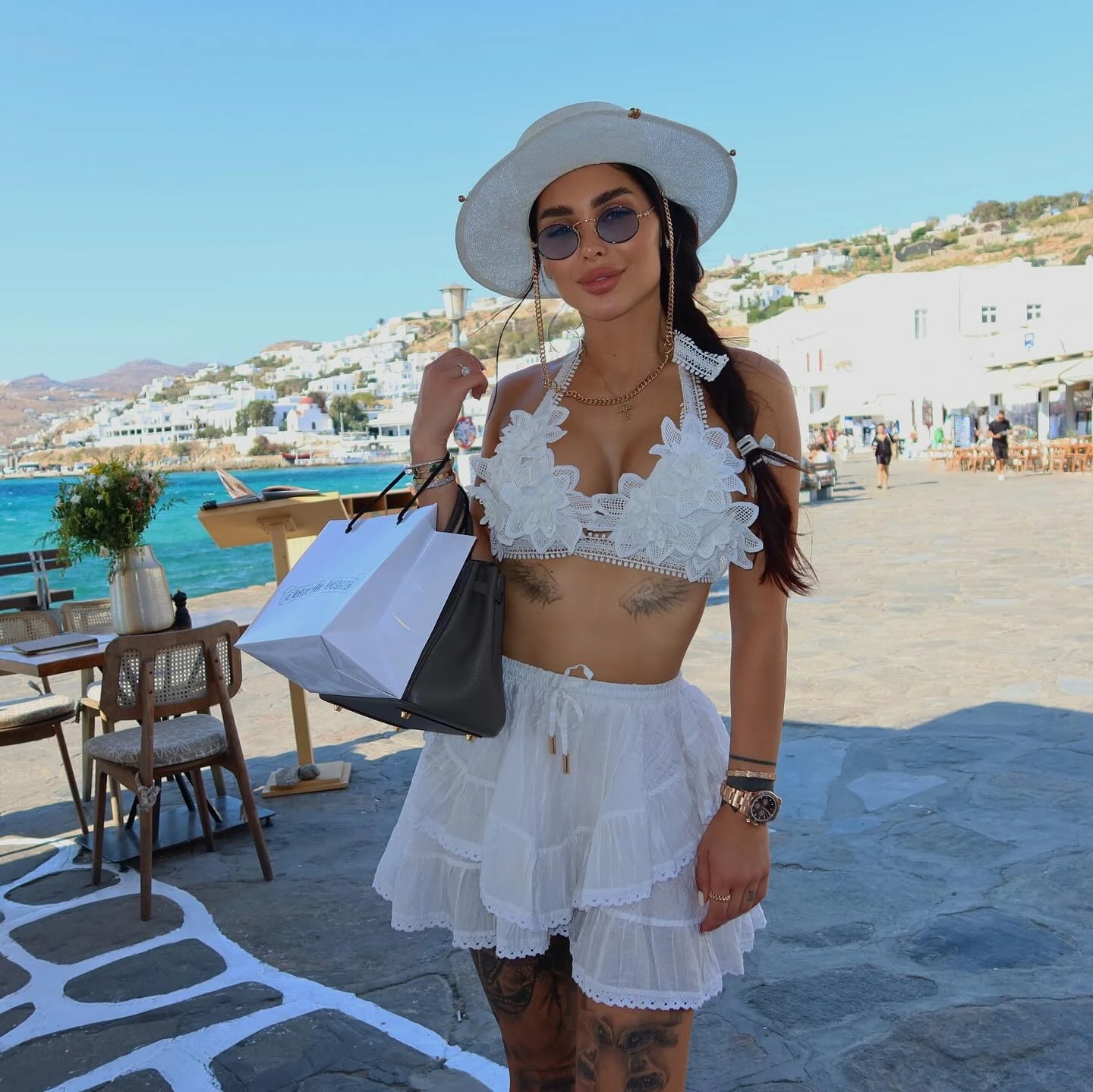 Lola — 4 / 6
