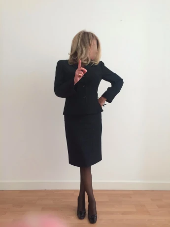 Iona Gerber — 12 / 18