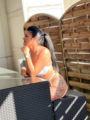 Selena175 — 4 / 5