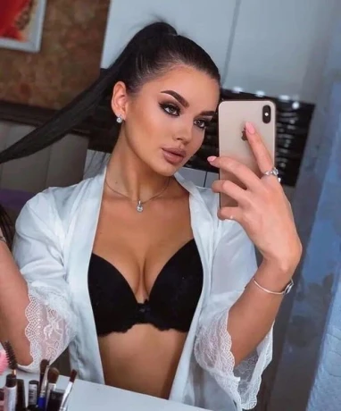 Sexy Jolinna — 1 / 8