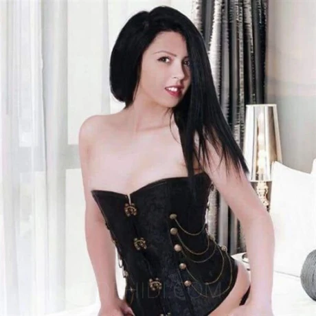 AYLIN AUS MOLDAWIEN IM HORNECKER WEG 18 — 1 / 3