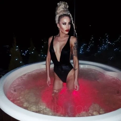 MODELLE-PLAUEN! — 10 / 18