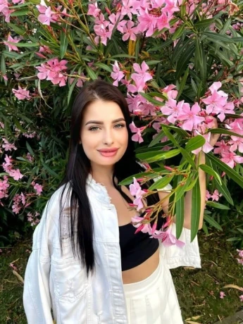 Nadina — 4 / 5