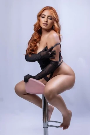 Camila aus Kolumbia 22 J — 1 / 3