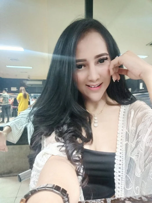 Aulia — 3 / 4