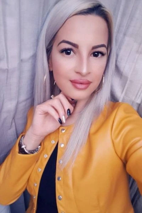 Antoanella, Escort, Sliema