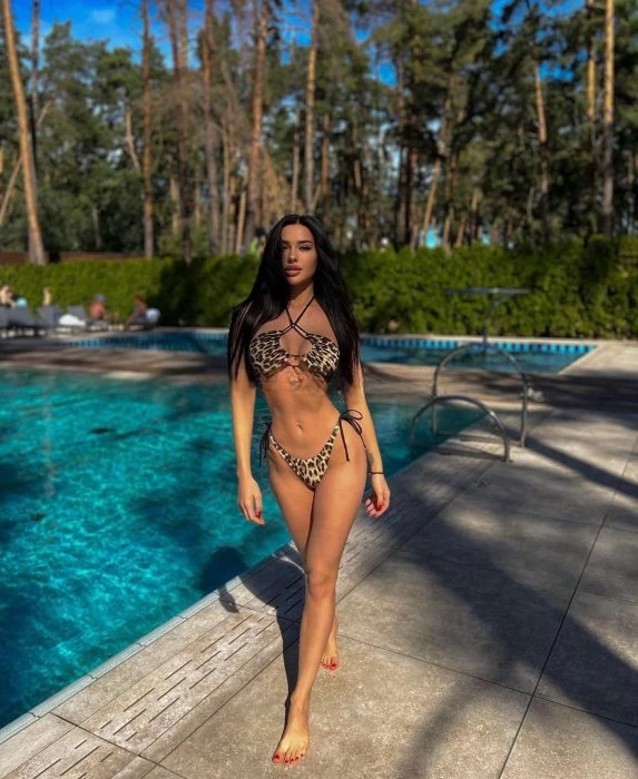 Alina — 5 / 6