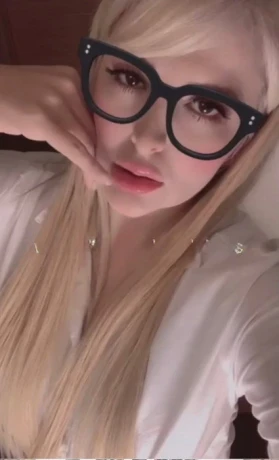 Mistress Laura — 2 / 8