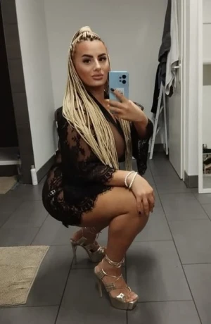 Viviana Im Studio Royal — 2 / 5