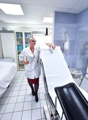 Madame Simone — 16 / 17