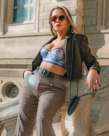 Jenny Bravo — 8 / 12