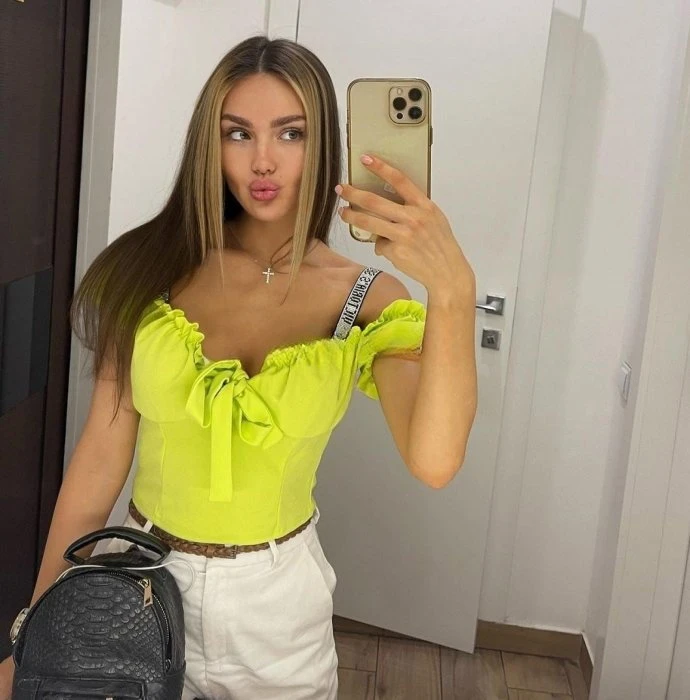 Arisa, Escort, Paris