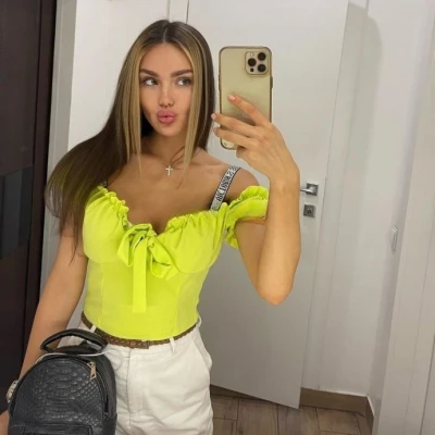 Arisa, Escort, Paris