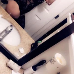 Isabella Rose — 2 / 4