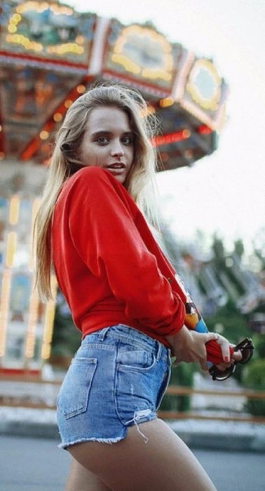 Liliya — 2 / 3