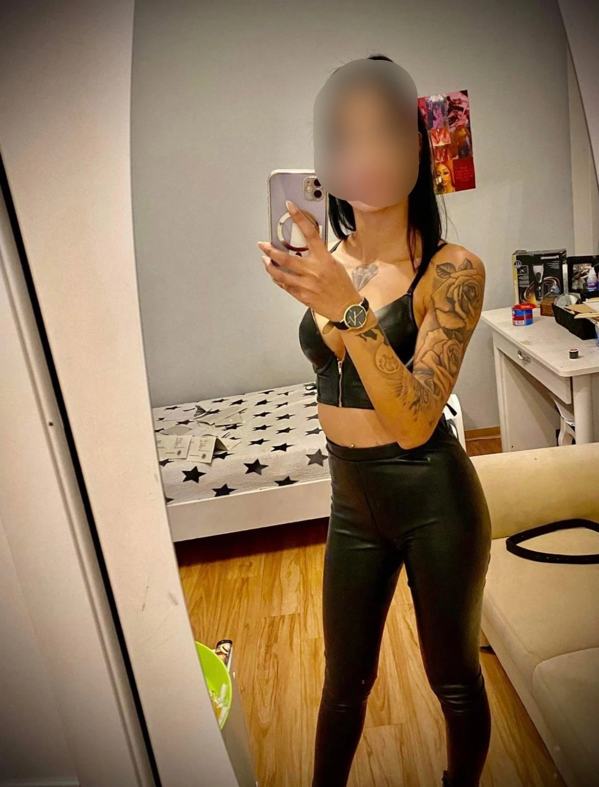 Larisa 99, Escort, Munster