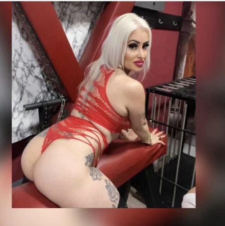 Karina Ganz Neu in Stadt — 4 / 6