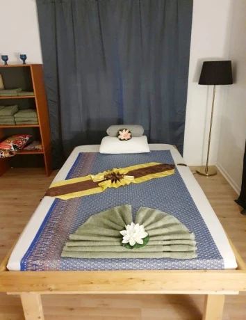 Nan  nye pige med langt hår taler godt dansk  Åben alle dag i højeTåstrup og Hedehu — 6 / 7