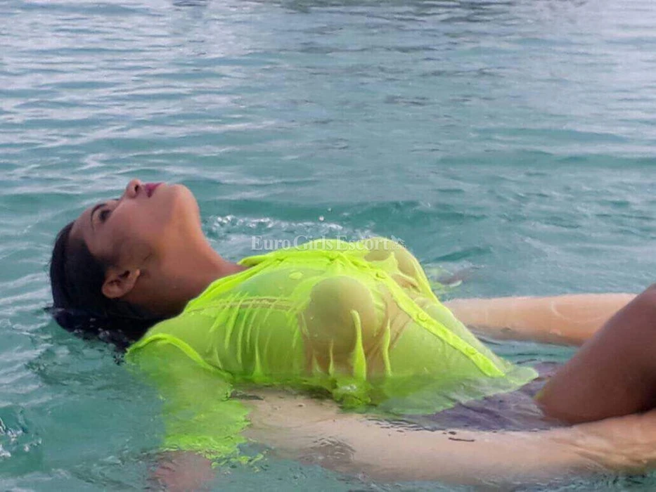 Komal, Escort, Dubai