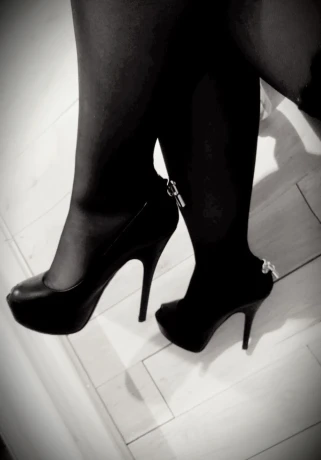 HornyNikki — 15 / 18