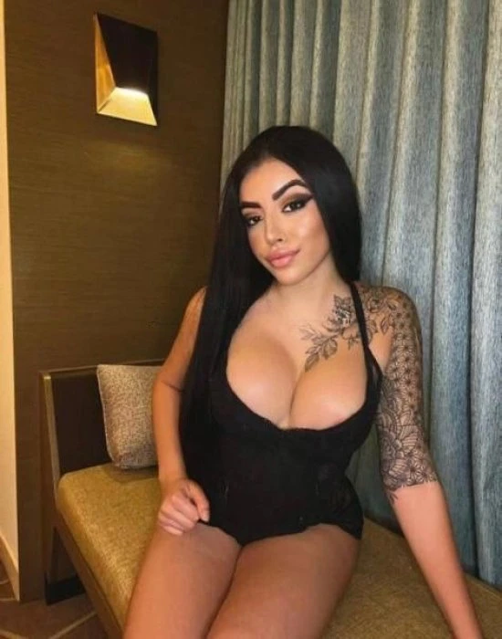 Kira, Escort, Milan